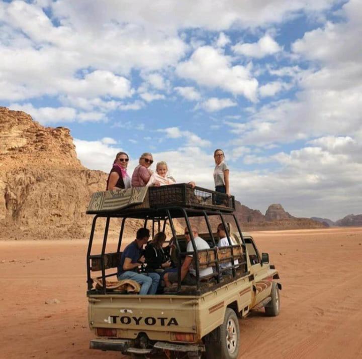 וואדי רם Moon City With Jeep Trips מראה חיצוני תמונה