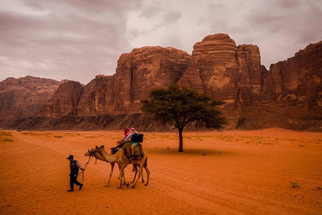 וואדי רם Moon City With Jeep Trips מראה חיצוני תמונה