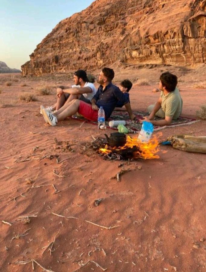וואדי רם Moon City With Jeep Trips מראה חיצוני תמונה